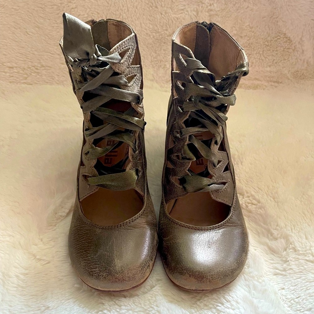 Gee Wawa lace up booties size 6